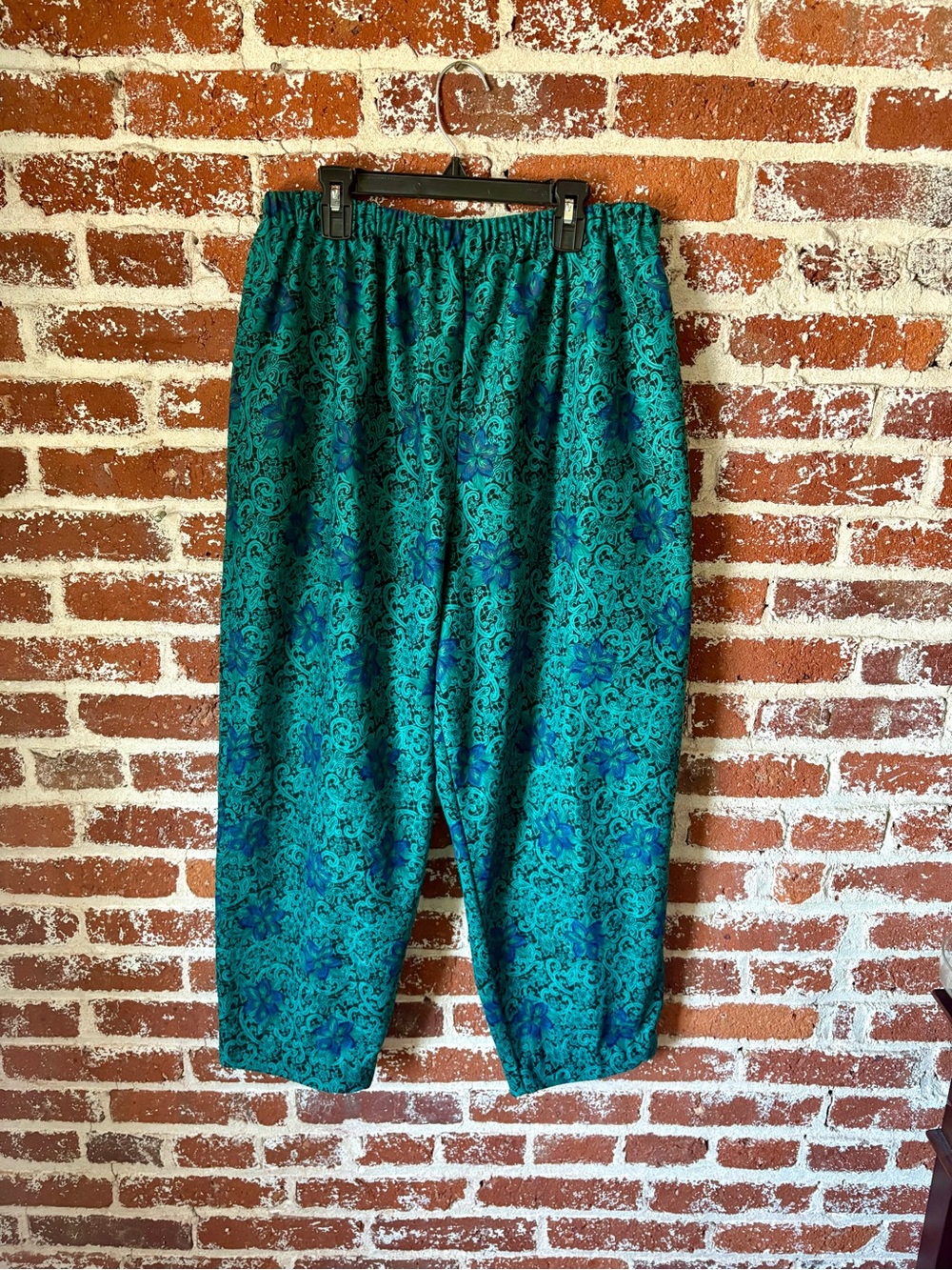 Vintage Lady Lewis Paisley/Floral elastic waist, wide leg, cropped pants